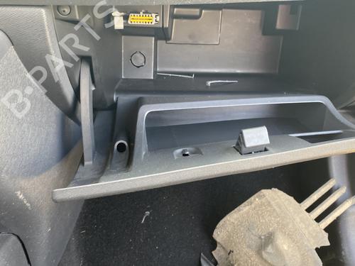 Used Glove box Glove box RENAULT TWINGO II (CN0_) 1.2 16V (CN04, CN0B) (75 hp) 32861394 32861394