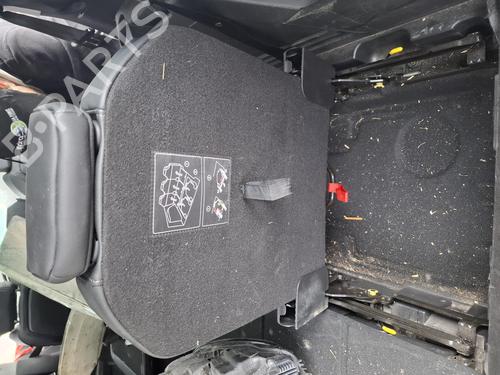 Sæde bagtil (3. række) PEUGEOT 5008 II (MC_, MJ_, MR_, M4_) 2.0 BlueHDi 180 (MJEHZW, MJEHZR, MJEHZP) (177 hp) 33023157