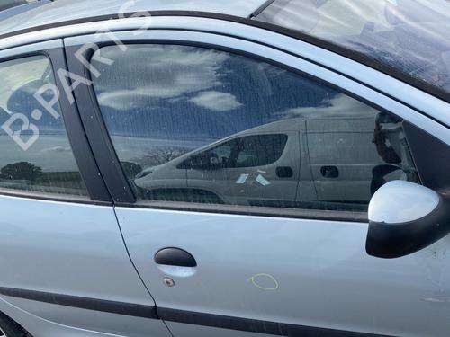 Luna delantera derecha PEUGEOT 206 Hatchback (2A/C) 2.0 HDI 90 (90 hp) 26006461