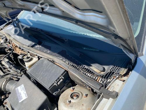 Griglia sotto parabrezza Griglia sotto parabrezza FORD FOCUS I (DAW, DBW) 1.6 16V (100 hp) 37249095 37249095