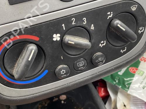 Used Climate control OPEL CORSA C (X01) 1.2 Twinport (F08, F68) (80 hp) 25407403