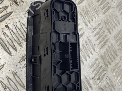 Used Left front window switch Left front window switch RENAULT MEGANE IV Hatchback (B9A/M/N_) 1.2 TCe 130 (B9MR) (130 hp) 31647344 31647344