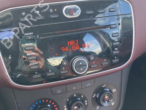 Used Radio Radio FIAT PUNTO (199_) 1.3 D Multijet (95 hp) 24503465 24503465