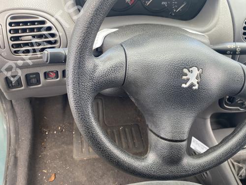 Used Driver airbag PEUGEOT 206 Hatchback (2A/C) 1.4 i (75 hp) 26881887