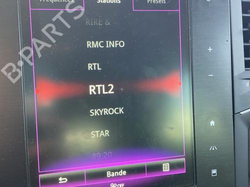 Used Display monitor Display monitor RENAULT MEGANE IV Hatchback (B9A/M/N_) 1.2 TCe 130 (B9MR) (130 hp) 32505607 32505607