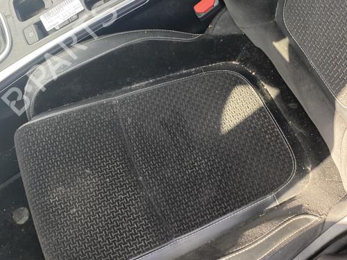 Fotel przedni lewy RENAULT MEGANE IV Hatchback (B9A/M/N_) 1.5 dCi 110 (B9A3) 873019138R