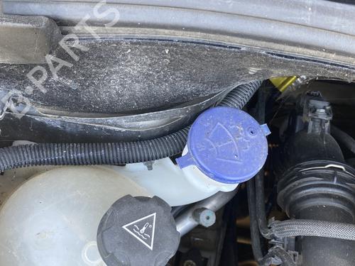 Used Windscreen washer tank PEUGEOT 208 I (CA_, CC_) 1.2 THP 110 (110 hp) 24886104