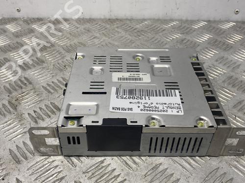 Used Radio RENAULT MEGANE IV Hatchback (B9A/M/N_) 1.2 TCe 130 (B9MR) (130 hp) 31639731