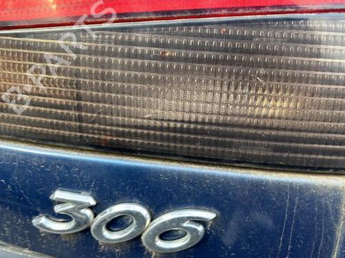 Høyre baklys PEUGEOT 306 Hatchback (7A, 7C, N3, N5) 1.9 DT (90 hp) 22118667