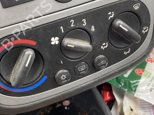 climate-control-opel-corsa-c-x01-2000-2001-2002-2003-2004-2005-2006-2007-2008-2009-25407403 main image