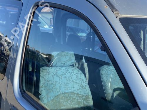 dr-rude-hjre-foran-renault-kangoo-kc01_-1997-32734149 main image