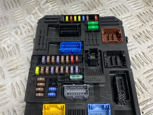 Used Fuse box Fuse box PEUGEOT 5008 II (MC_, MJ_, MR_, M4_) 1.2 THP (MRHNYH, MRHNYW, MRHNSJ, MRHNSU, MRHNSM) (131 hp) 40602783 40602783