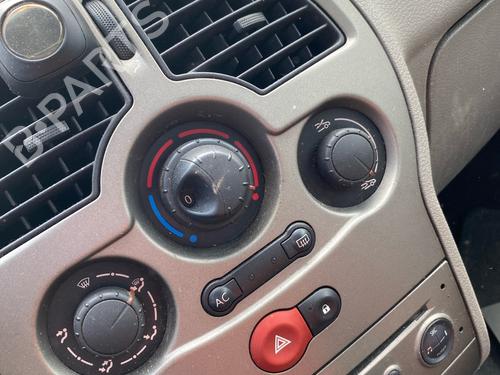 Used Climate control Climate control 38072133 38072133