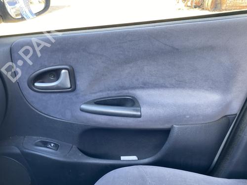 Høyre frontpanel RENAULT MEGANE I (BA0/1_) 1.6 16V (BA04, BA0B, BA11, BA1J, BA16, BA19, BA1K, BA1V,... (107 hp) 33051102