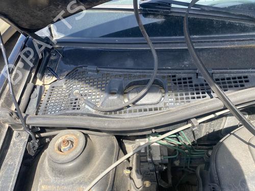 Griglia sotto parabrezza Griglia sotto parabrezza DACIA SANDERO 1.4 (BS0C, BS0A, BS0G, BS1F, BS0E) (75 hp) 37156820 37156820