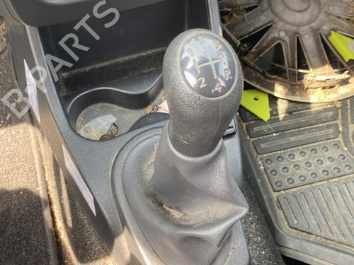 Used Gear lever DACIA SANDERO 1.2 16V (75 hp) 26028047