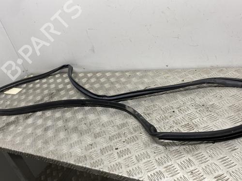 Used Rubber door seal TOYOTA AURIS Estate (_E18_) 1.6 D4-D (WWE185_) (112 hp) 29829420
