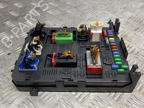 Used Fuse box PEUGEOT 5008 (0U_, 0E_) 2.0 HDi 150 / BlueHDi 150 (150 hp) 26738530