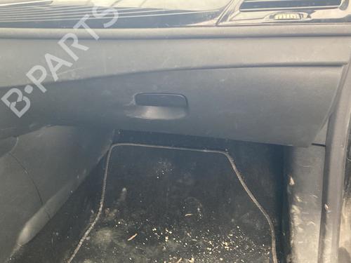 Used Glove box Glove box RENAULT MEGANE III Grandtour (KZ0/1) 1.5 dCi (KZ09, KZ0D, KZ1G, KZ29, KZ14, KZ1W, KZ10, KZ1F,... (110 hp) 32170404 32170404