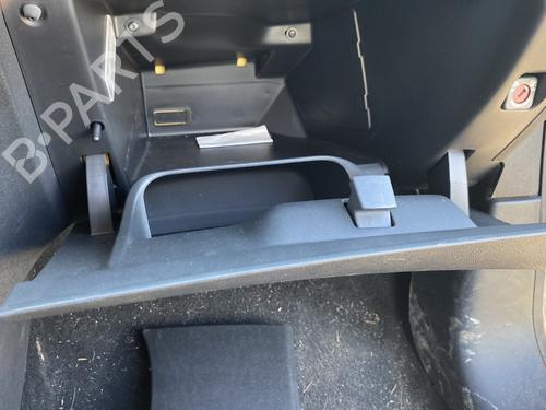 Handskerum Handskerum PEUGEOT 208 I (CA_, CC_) 1.2 VTI 82 (82 hp) 33553903 33553903