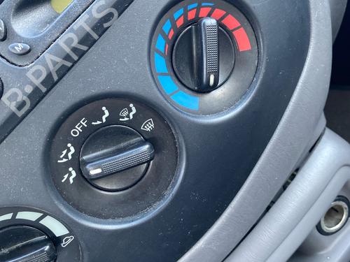 Climate control MAZDA TRIBUTE (EP) 3.0 V6 24V 4WD (EPFW) | BP38558288I5 - Image 2