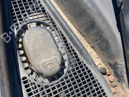 Used Windscreen washer tank Windscreen washer tank 37008301 37008301