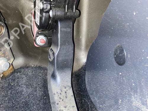 Pedal RENAULT TWINGO II (CN0_) 1.2 16V (CN04, CN0B) (75 hp) 32990714