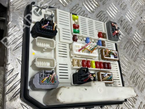 Used Fuse box Fuse box 36583309 36583309