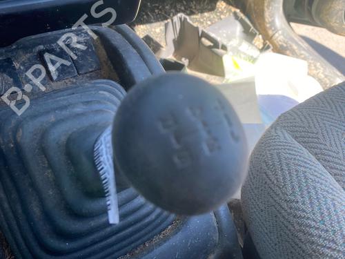 shift-knob-suzuki-grand-vitara-i-ft-ht-1998-1999-2000-2001-2002-2003-2004-2005-2006-2007-2008-34241137 main image