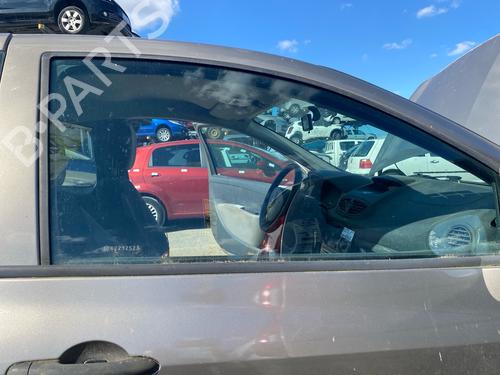 front-right-door-window-renault-clio-iii-br01-cr01-2005-2006-2007-2008-2009-2010-2011-2012-2013-2014-39650493 main image