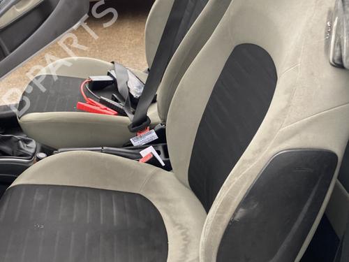 Fahrersitz für FIAT GRANDE PUNTO (199_) 1.4 (199AXB11, 199AXB1A, 199BXB1A, 199AXL1A) (77 hp) 32387864