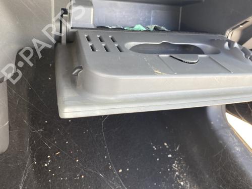 Used Glove box SEAT IBIZA III (6L1) 1.4 16V (86 hp) 27868582