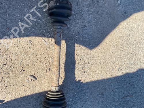 Drivaksel fortil venstre Drivaksel fortil venstre TOYOTA YARIS (_P1_) 1.5 (NCP13_, NCP13R) (105 hp) 39702724 39702724