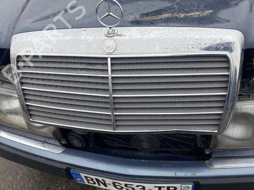Used Grille MERCEDES-BENZ 124 Saloon (W124) 250 Turbo-D (124.128) (126 hp) 29243318