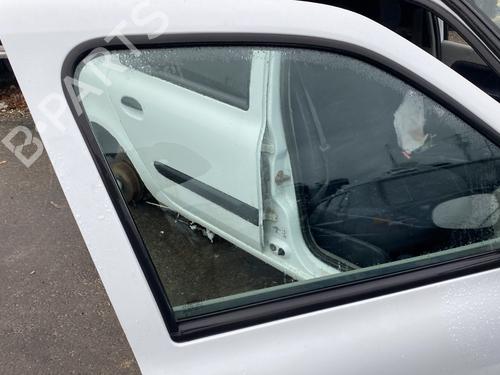 Used Front right door window Front right door window 30732908 30732908