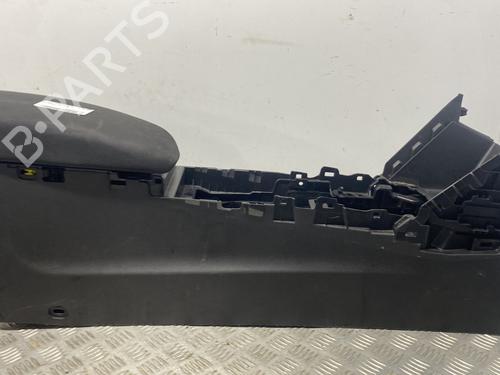 Used Armrest / Center console Armrest / Center console RENAULT MEGANE IV Hatchback (B9A/M/N_) 1.2 TCe 130 (B9MR) (130 hp) 31643004 31643004