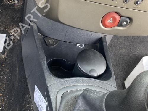 Console centrale RENAULT CLIO III (BR0/1, CR0/1) 1.5 dCi (BR17, CR17) (86 hp) 30816887