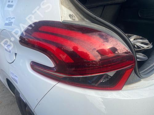 Used Left taillight Left taillight PEUGEOT 208 I (CA_, CC_) 1.6 BlueHDi 100 (100 hp) 40027631 40027631