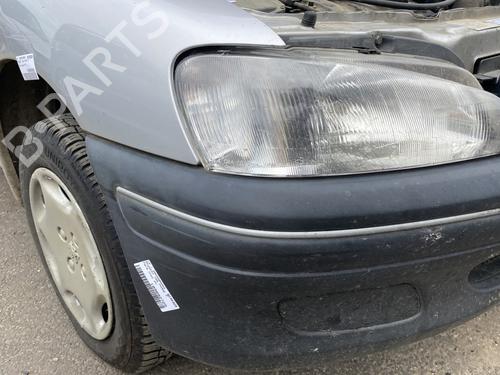 Used Right headlight PEUGEOT 106 II (1A_, 1C_) 1.0 i (50 hp) 27681945