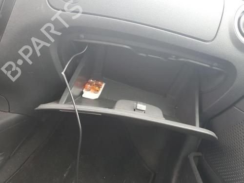 Used Glove box Glove box 22119898 22119898