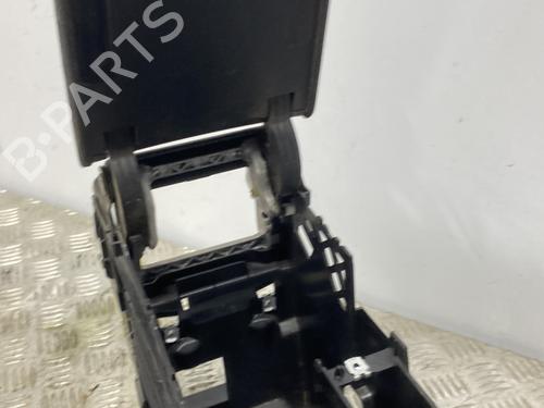 Used Armrest / Center console Armrest / Center console VW GOLF VI (5K1) 2.0 TDI (110 hp) 24212787 24212787