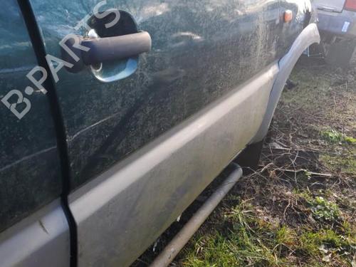 Used Right front door NISSAN TERRANO II (R20) 2.7 TDi 4WD (125 hp) 22118103