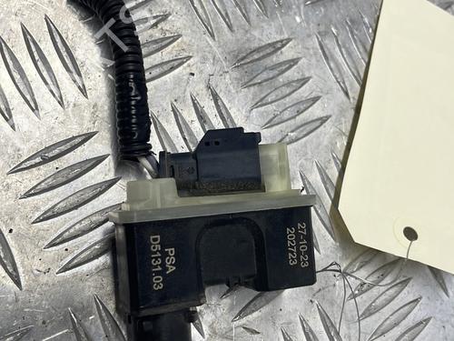 Used Fuel door actuator PEUGEOT 208 II (UB_, UP_, UW_, UJ_) 1.2 PureTech 100 (101 hp) 27549326