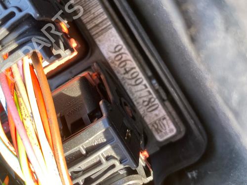 Used Fuse box Fuse box 37638220 37638220