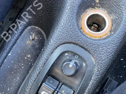Used Left front window switch Left front window switch PEUGEOT 206 Hatchback (2A/C) 1.4 HDi eco 70 (68 hp) 24828236 24828236