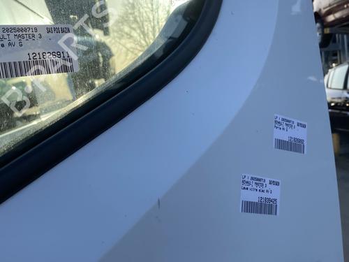 Used Left front door Left front door 32493937 32493937
