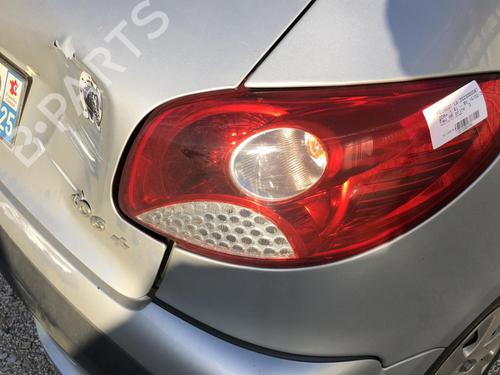 Used Right taillight PEUGEOT 206+ (2L_, 2M_) 1.4 i (73 hp) 22110605