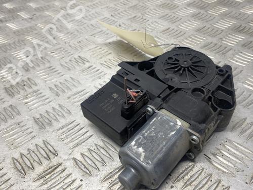 Rudehejsemotor forskærm højre RENAULT MEGANE III Hatchback (BZ0/1_, B3_) 1.9 dCi (BZ0N, BZ0J) (131 hp) 30261082