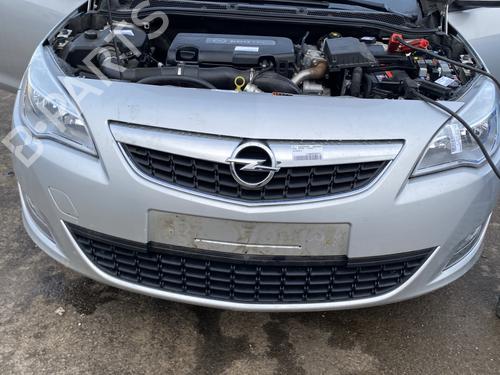 Used Front bumper OPEL ASTRA J (P10) 1.7 CDTI (68) (125 hp) 31093528