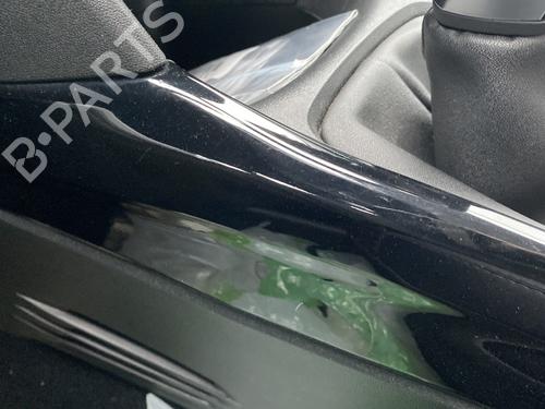 Used Middle console Middle console PEUGEOT 2008 I (CU_) 1.2 THP 110 / PureTech 110 (110 hp) 31136796 31136796